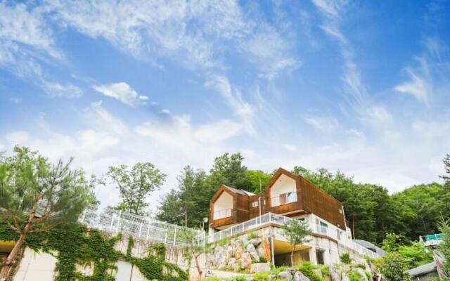Yeonkkot Hosu Pension