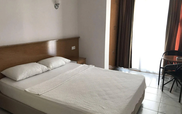 Cam Hotel