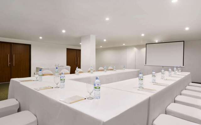 Ramada by Wyndham Colombo Hotel