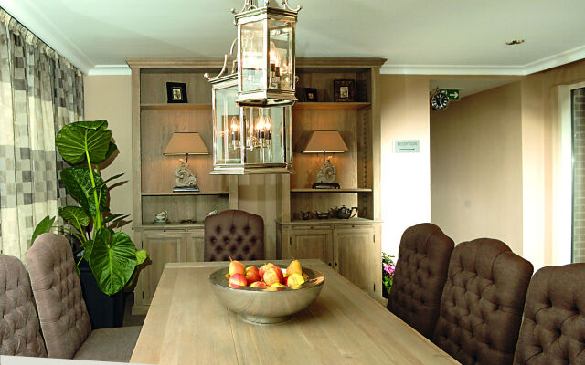 Hotel Business & More