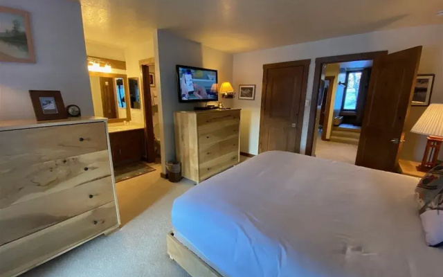 Snow Creek 1551 - Ski-in/ski-out + Pool & Hot Tub