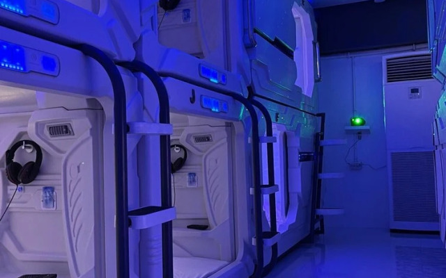Bmax Spacepods