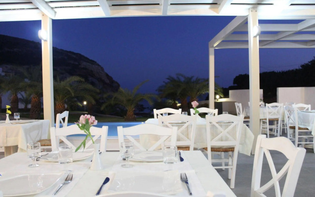 Golden Milos Beach House by Domotel