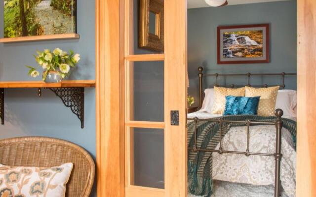 Gothic Eves Inn and Spa Bed and Breakfast