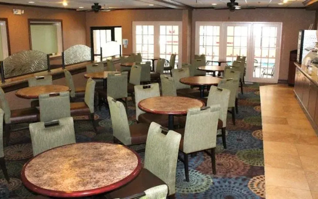 Auburn Place Hotel & Suites - Paducah