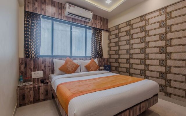 OYO 10016 Hotel Golden Inn