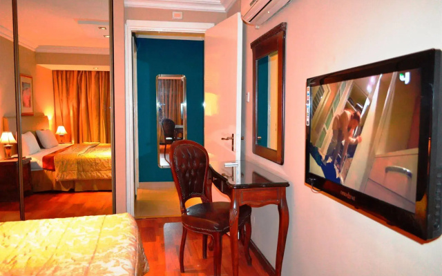 Gondola Hotel and Suites