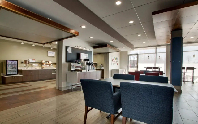 Holiday Inn Express & Suites Mount Vernon by IHG