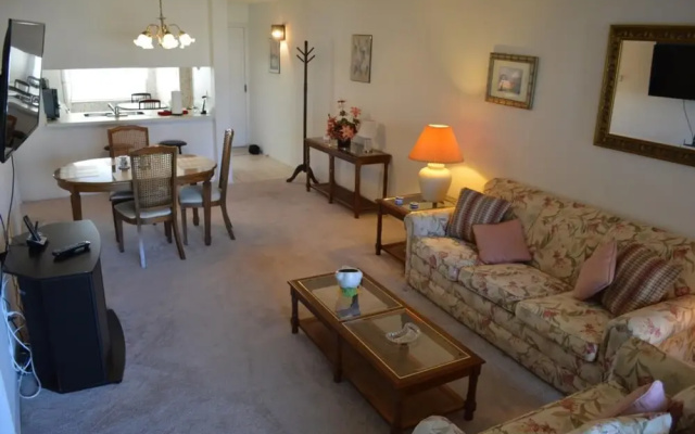 Beautiful 2 Bedroom 2 Bath Condominium