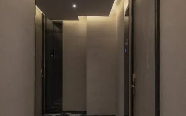 Mr. Robb Hotel (Chongqing West Railway Station)