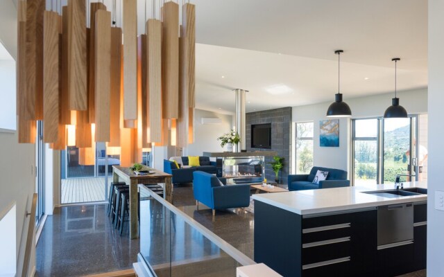 Bell Bird Ridge Holiday Home - Ocean & Valley Views