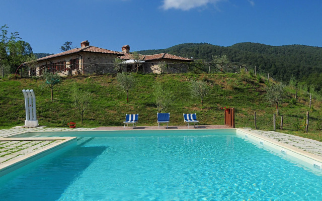 Lovely Farmhouse in Umbria with Swimming Pool