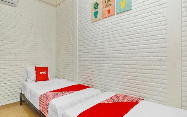 Super OYO 90828 Ara Guest House