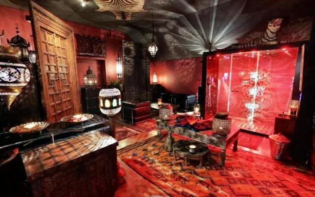 Bijou Hotel / Love and Romance