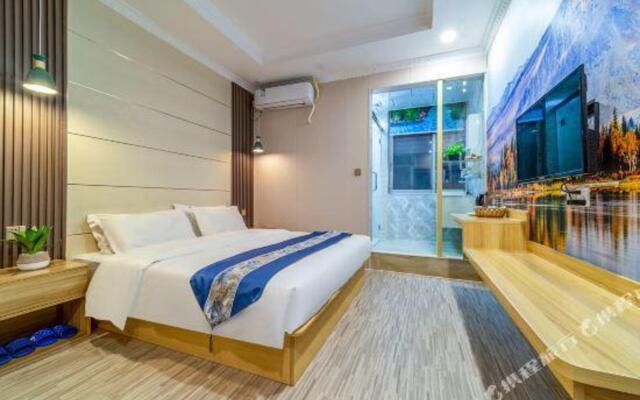 Longhua Business Hotel
