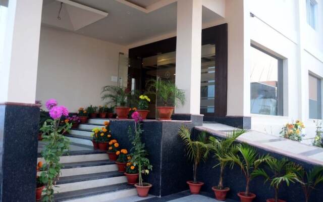 Hotel East West