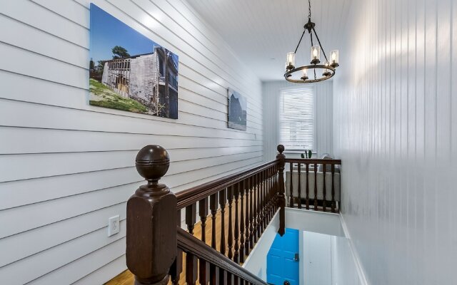 Newly Renovated 4BD Penthouse