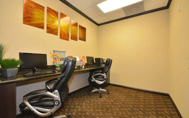 Comfort Inn & Suites Oklahoma City West - I-40