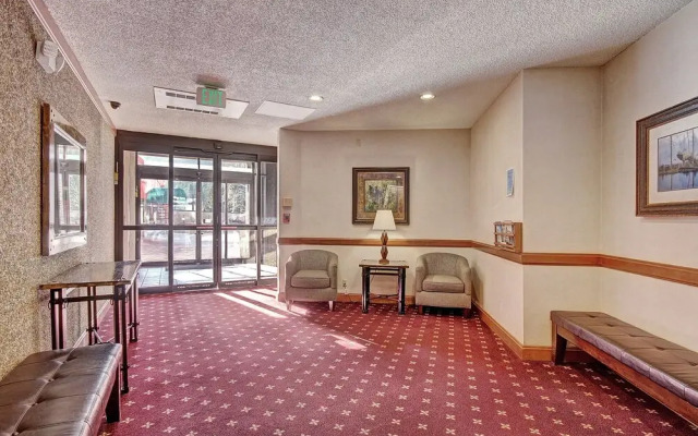 Roomy Condo with Great Amenities - VS438 by RedAwning