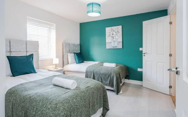 tms Cheerful 5bdr House! Thurrock! Free Parking!