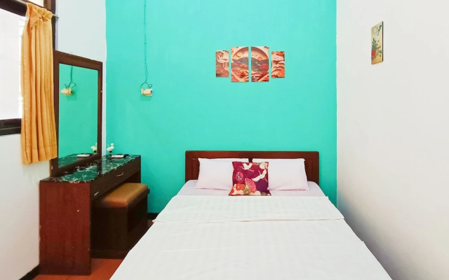 TwoSpaces Living at Sutomo Homestay – Guest Rooms – Madiun