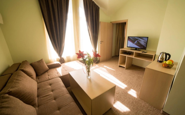 Seven Seasons Hotel