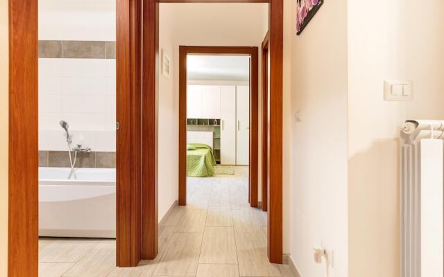 2123 Appartamento White and Red