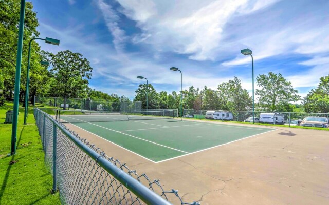 Branson Retreat w/ Balcony & 18-hole Golf Course!