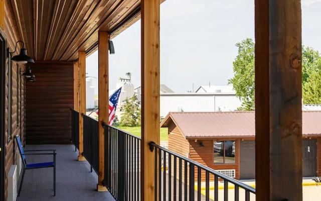 Hansen Inn and Cabins