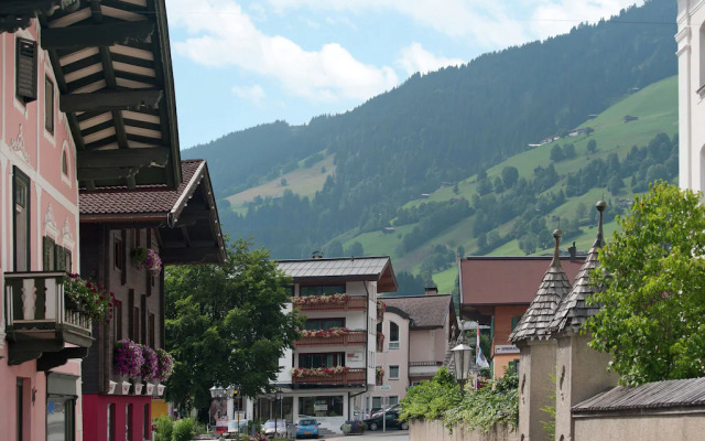 Spacious Chalet near Ski Slopes in Worgl