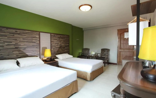 Rambuttri Village Inn & Plaza