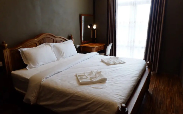 Bloom Cafe & Hostel Lipe