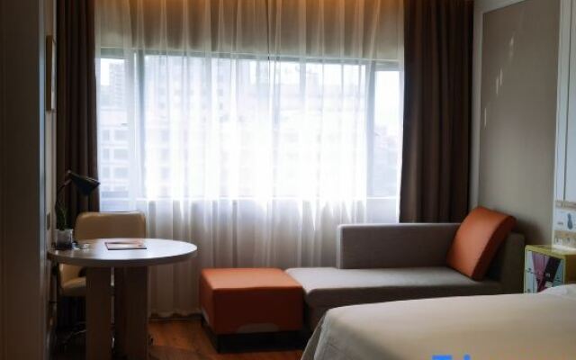 Vienna Hotel (Qingyuan Shunying Times Square City Hall Branch)