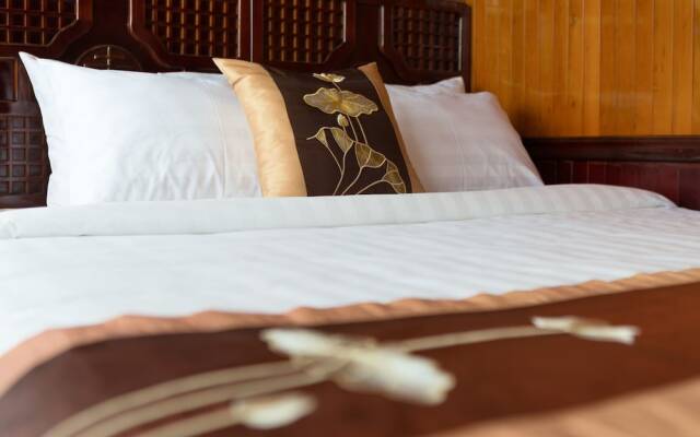 Cozy Bay Classic Cruise