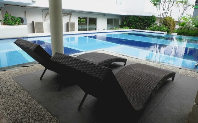 Comfort Living And Minimalist 1Br At Bassura City Apartment