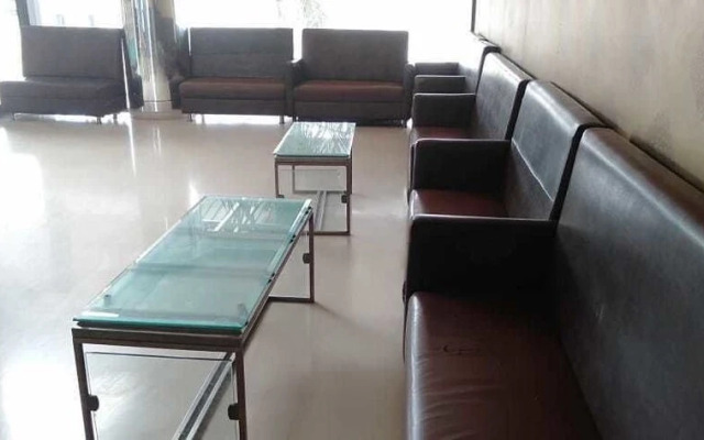 Iroomz Shivaratna Palace