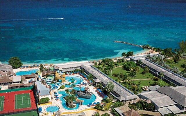 Sunset Beach Resort Spa and Waterpark All-Inclusive