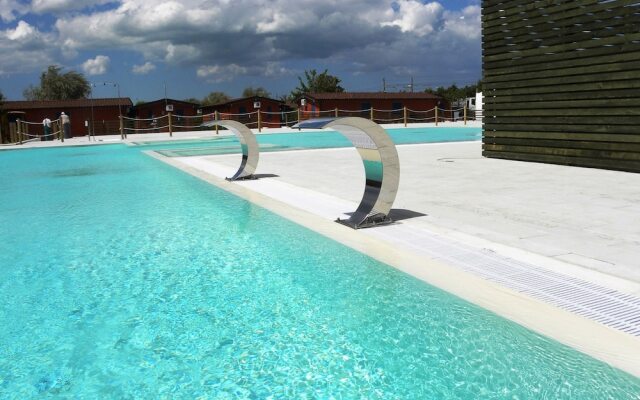 Well-Kept Bungalow with AC on the Beautiful Adriatic Coast