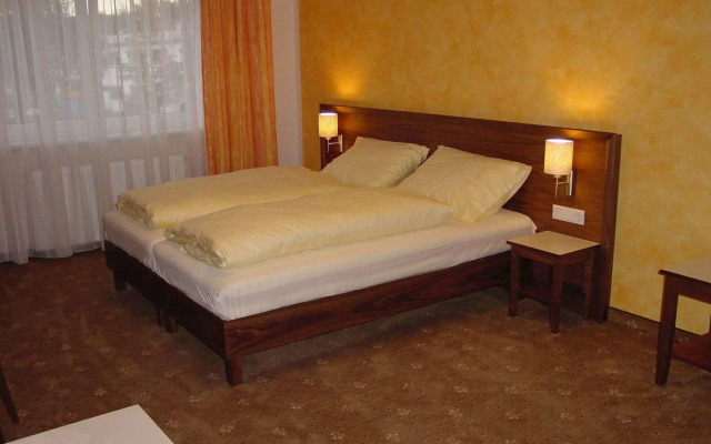 EB Hotel Garni