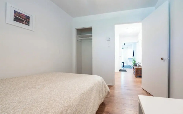 Rue Drolet 2-Bedroom Apartment