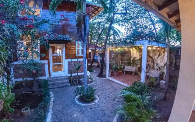 Romantic Beachfront Casita w Pool - AC - Sleeps 4