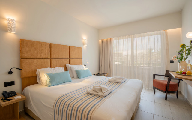 Minos Hotel