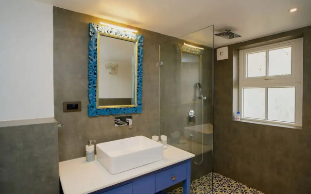 Villa Bauhinia - 5bhk With Pool 10 Mins to Beach