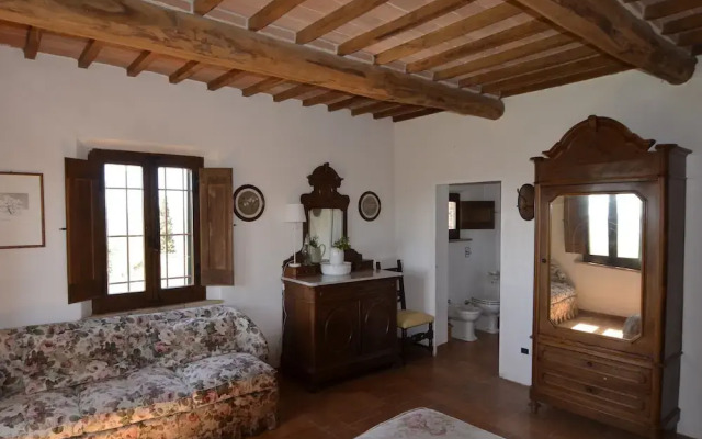 Pleasant Villa In Valiano With Terrace, Garden, Sun-Loungers