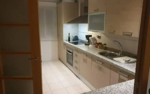 Apartmentsleeps4-golfclub-freeparking-bbq-pool-ac