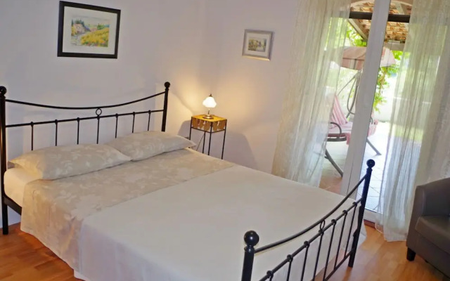 Apartment in Valbandon With Terrace