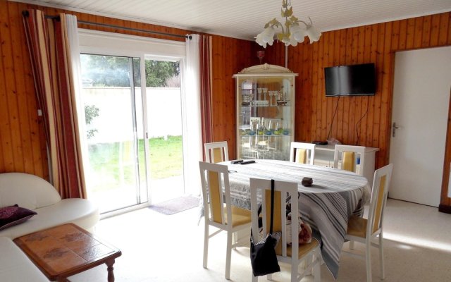 House With 3 Bedrooms in La Couarde-sur-mer, With Enclosed Garden and