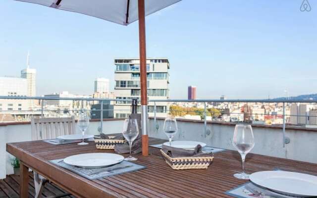 Luxurious 3 Bedroom Flat & Terrace in Sants