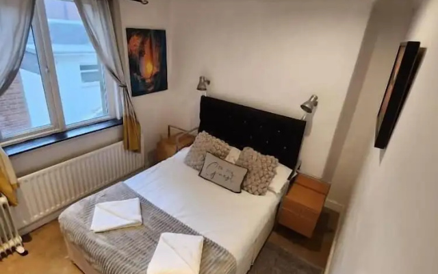 Russell Square Apartment