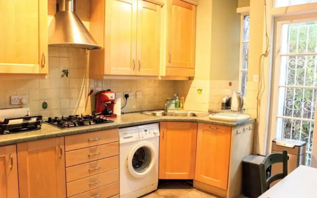 Traditional Georgian Flat in New Town, Sleeps 5-6